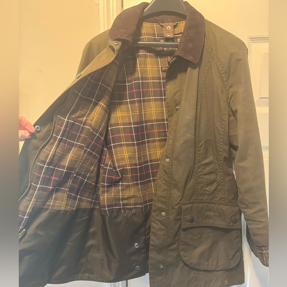 Barbour Beadnell Waxed Jacket - Picture 3 of 4